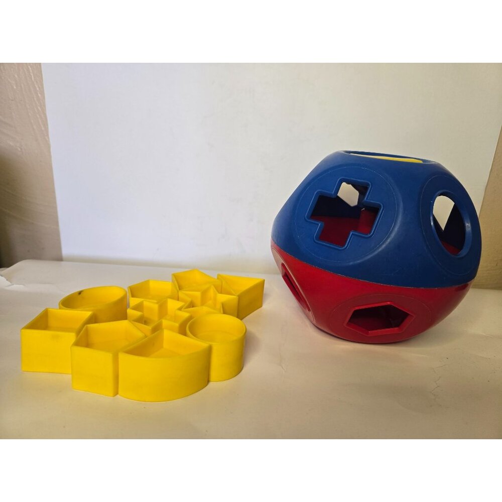 TUPPERWARE VINTAGE SHAPE O BALL CLASSIC TODDLER GEOMETRIC CUBES 10 SHAPES